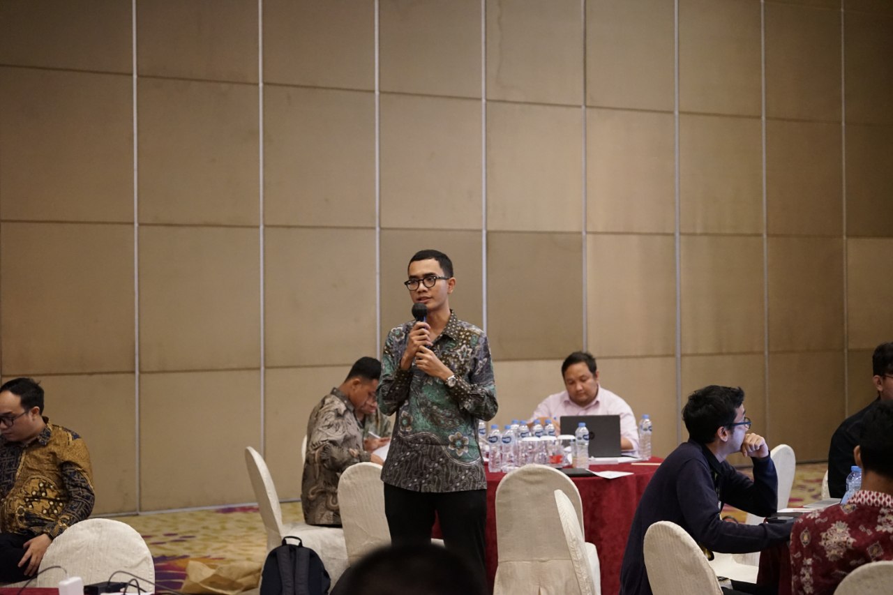 Teaching a session on the SIPGN modules in West Java